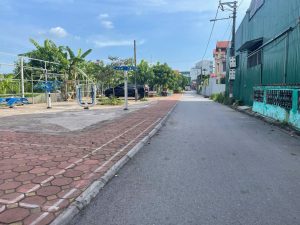 Bán lô góc 2 mặt thoáng Đông Dư Gia Lâm , đường 2 ô tô tránh trước mặt là sân chơi