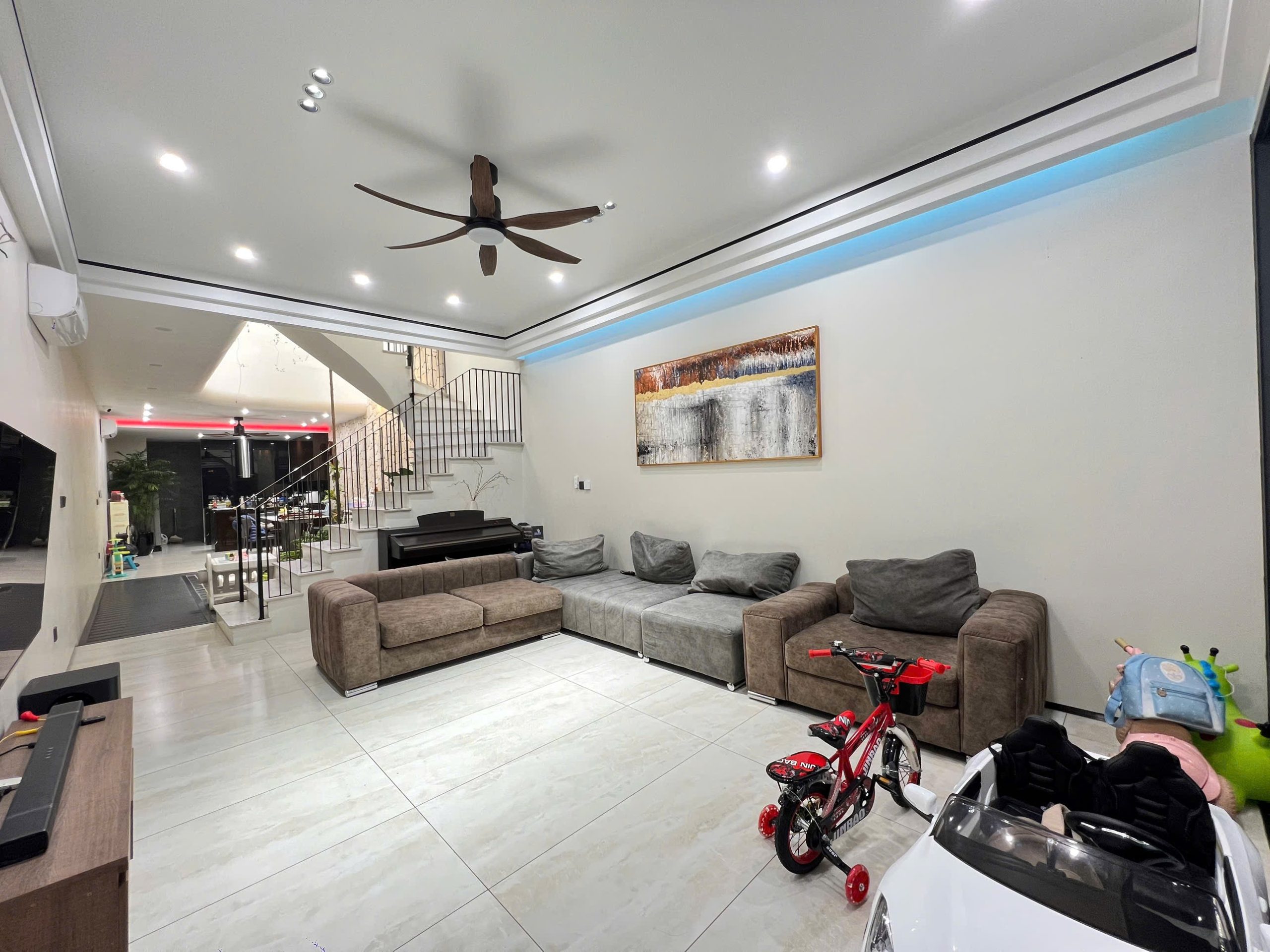 Bán nhà 4 tầng Kiêu Kỵ , Gia Lâm diện tích 102m2 đường ô tô tránh , full nội thất