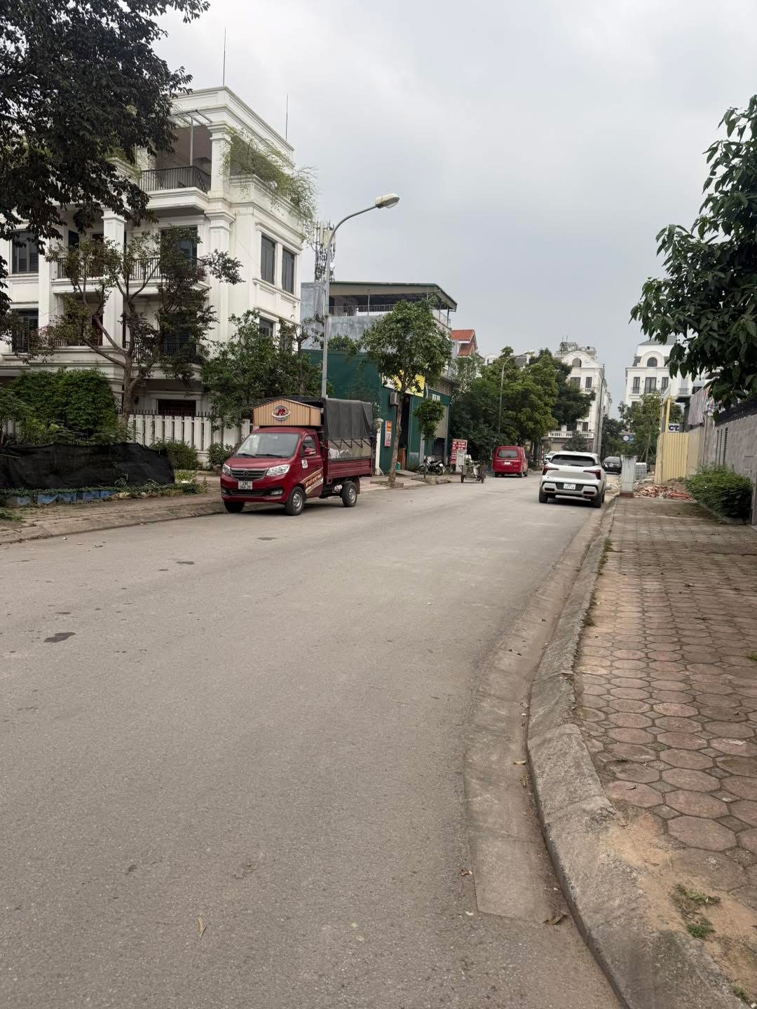 Bán 30m2 tái định Cư Trâu Quỳ, Gia Lâm đường rộng 11m có vỉa hè 3.5m