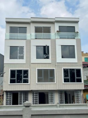 ĐẬP HỘP 3 CĂN NHÀ 4 TẦNG FULL ĐỒ – GARA Ô TÔ – VIEW HỒ – KIÊU KỴ, GIA LÂM . DT 42m2 ngay sát vinhomes